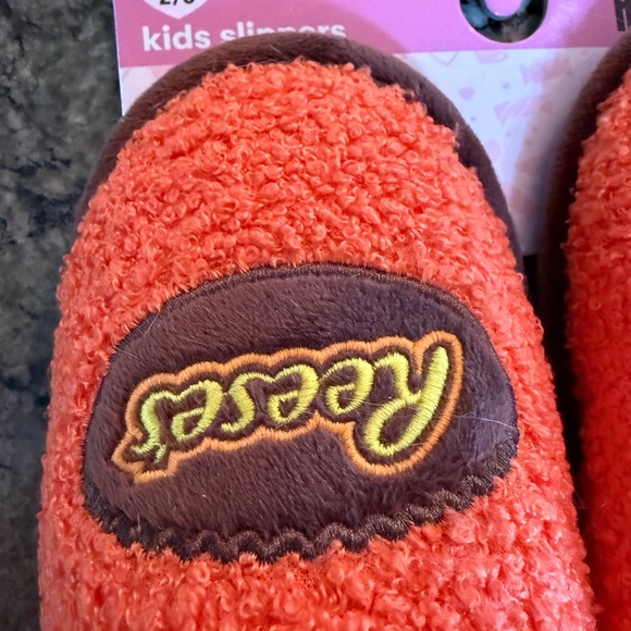 Reese's Orange Cozy Slippers Youth sz M 2/3 Socks and Notebook Set Fun Bag NEW - Picture 11 of 16